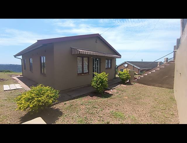3 BEDROOM FREEHOLD FOR SALE IN SHALLCROSS